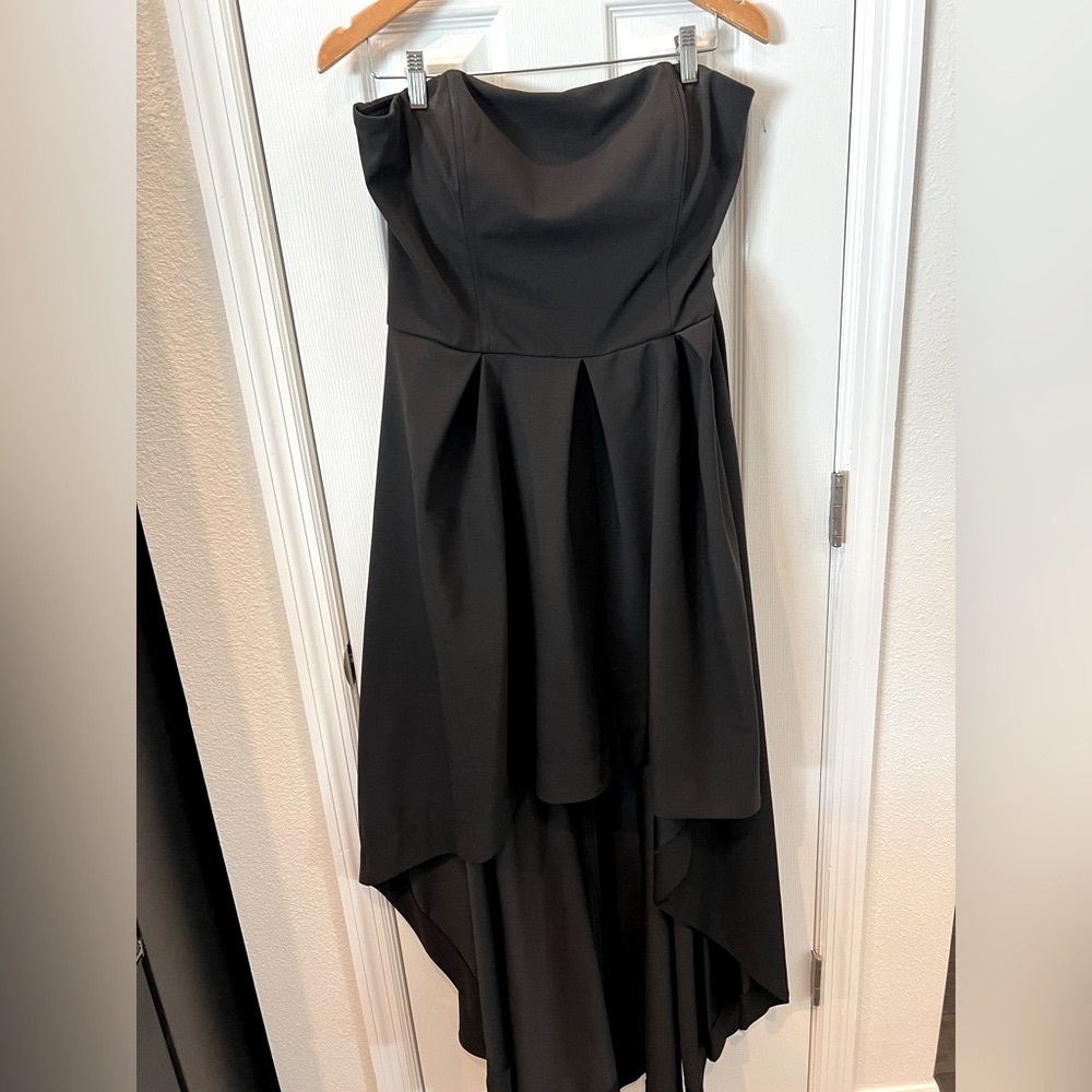 Elegant Black Evening Dress - Picture 3 of 7